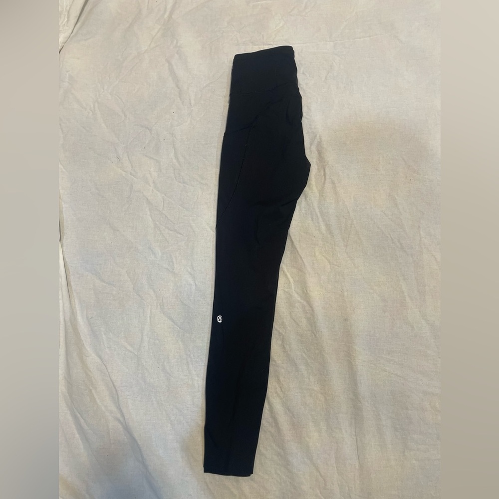 Black lululemon leggings with pockets